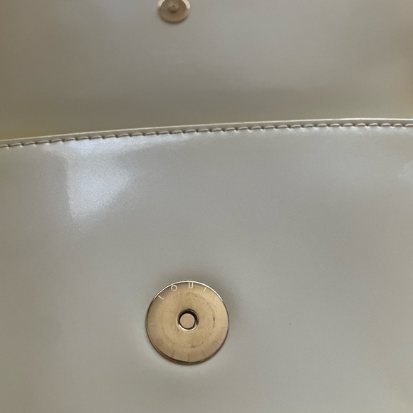 Louis Vuitton Yellow Vernis Sobe ClutchVGUC- PRICE DROPPED! - Picture 8 of 12